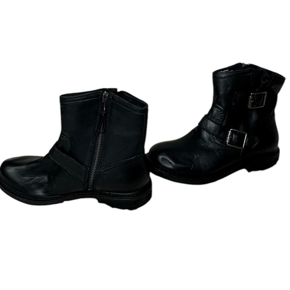 New Sofft Shoes Womens Size 6 Black Leather Side Zip Boot - Picture 4 of 9